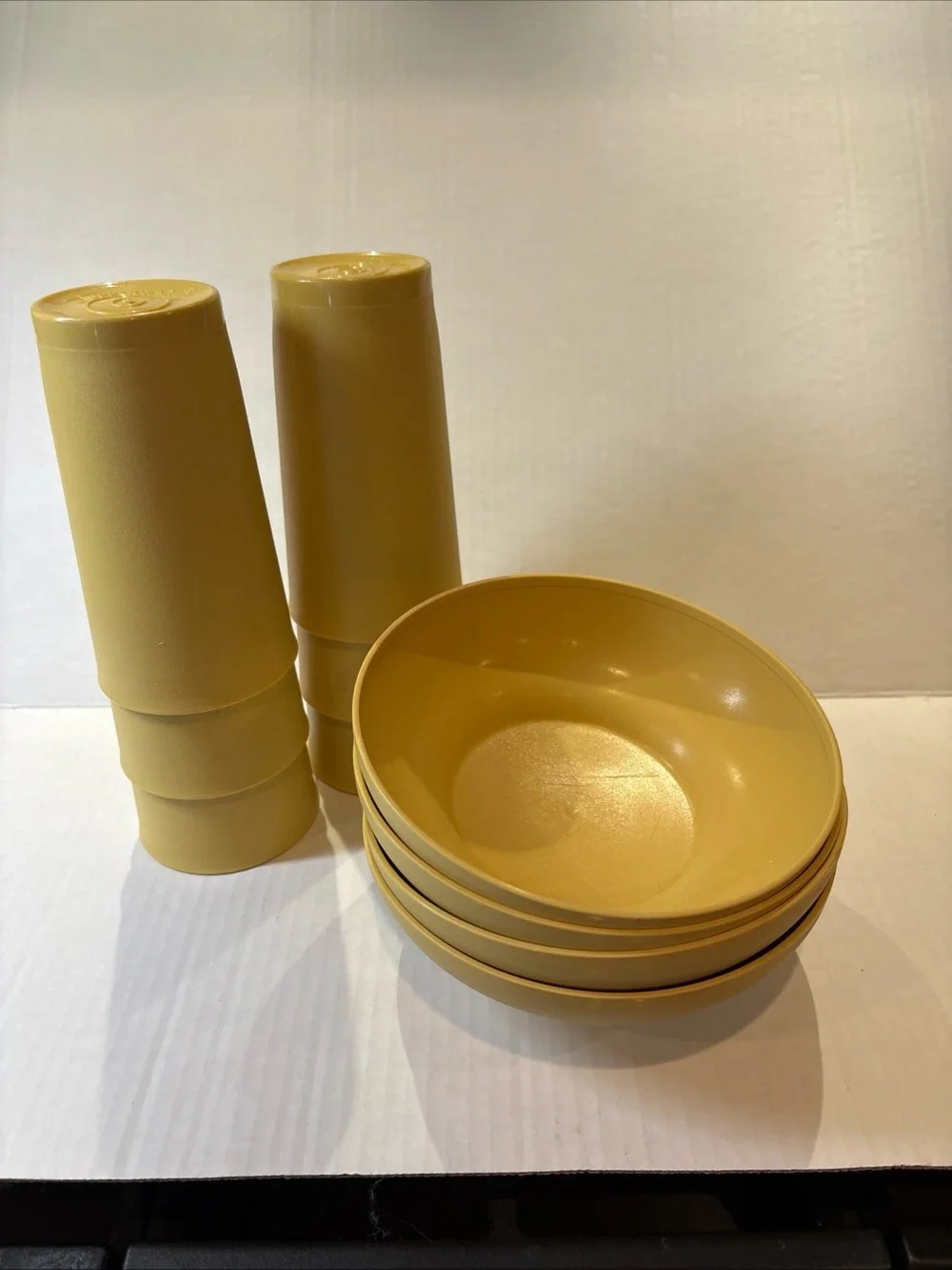 Tupperware Golden 4 Stackable Bowls and 6Tumblers Set